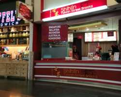 The mall also provides a place for food lovers at Street Gallery. It is fun to have some delicious snacks after a tiring trip at such a huge mall.